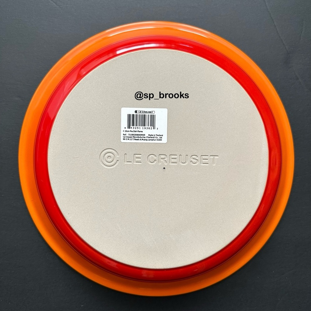 🎁Le Creuset Pie Dish Flame - 9” Diameter - Bakeware